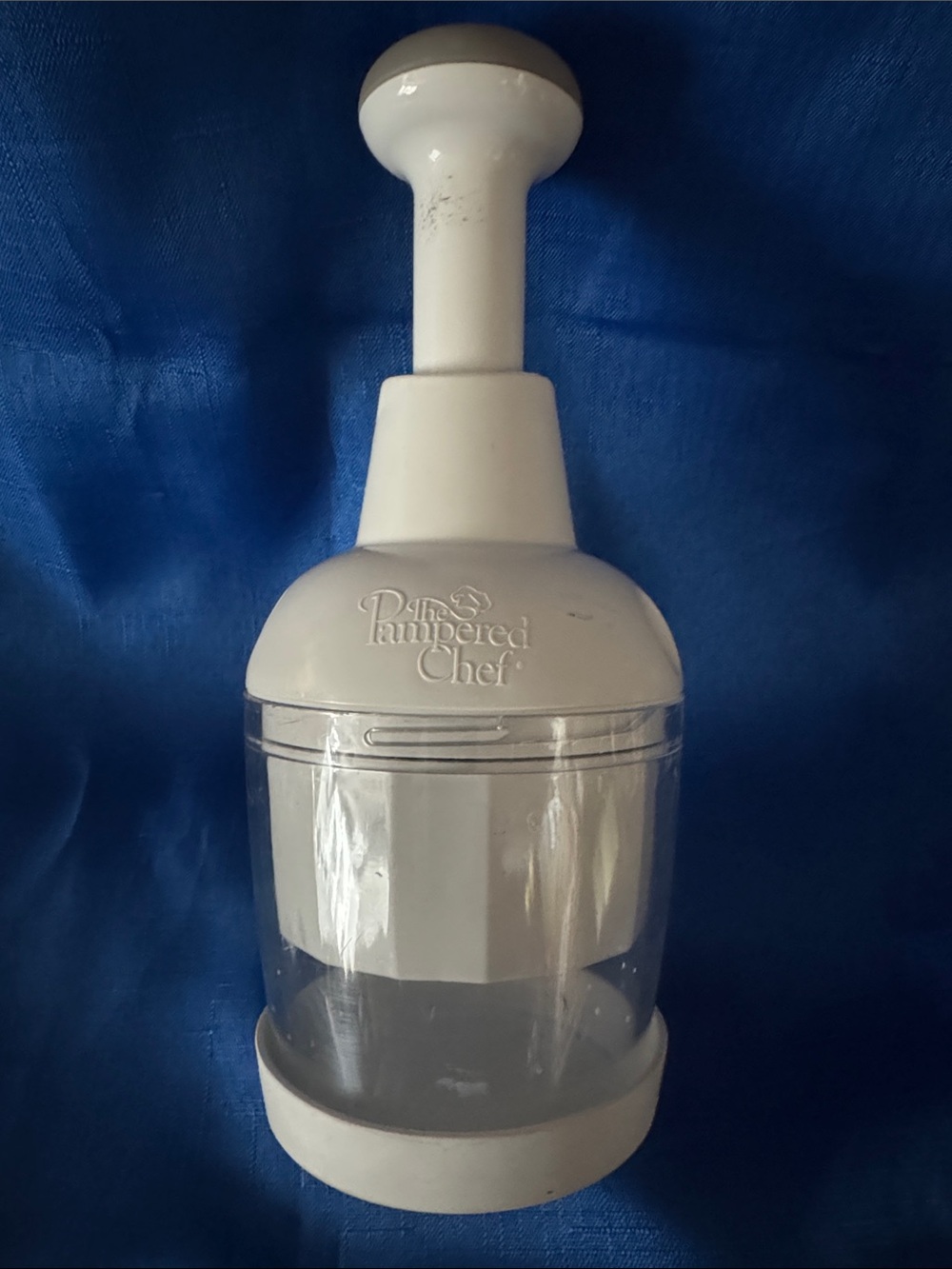 Pampered Chef White and Clear Handheld Chopper